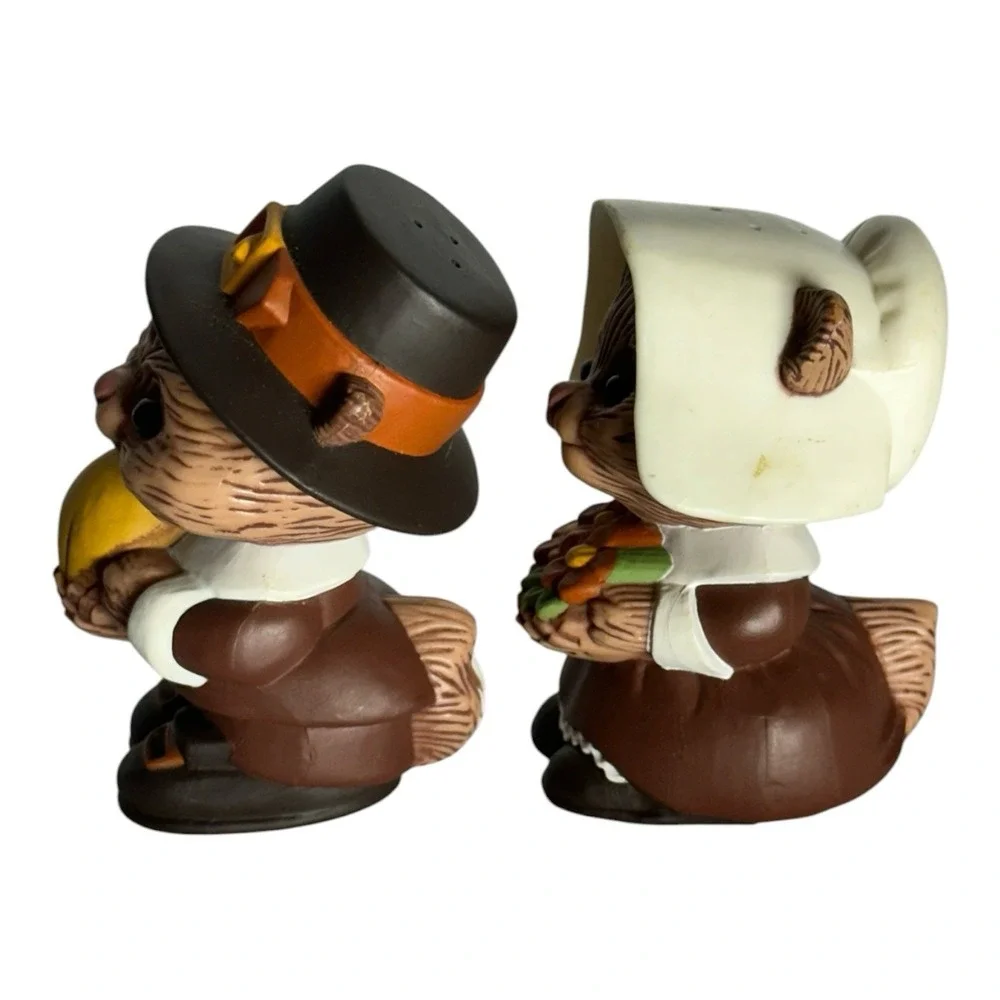 VTG Hallmark Thanksgiving Pilgrim Chipmunks Squirrel S&P Shakers Fall Harvest